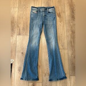 Diesel jeans size 27 mid rise new medium wash